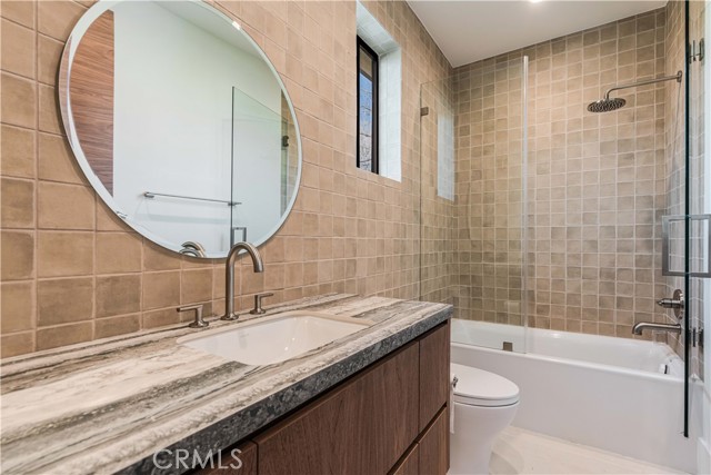 Detail Gallery Image 32 of 46 For 5075 Enfield, Encino,  CA 91316 - 4 Beds | 5 Baths