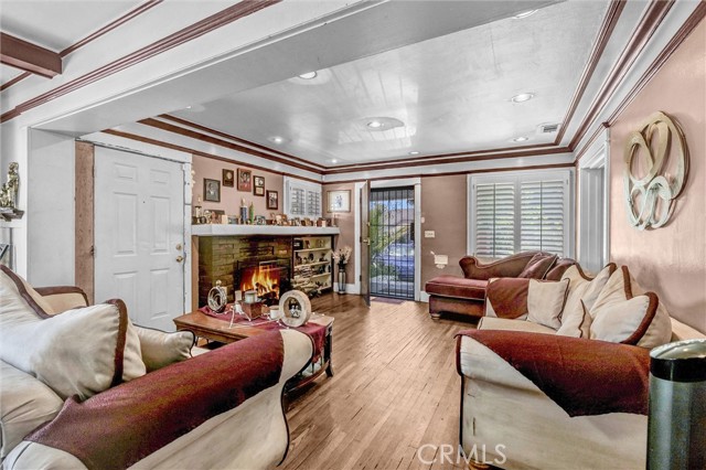 5725 5th Avenue, Los Angeles CA: https://media.crmls.org/medias/b4a6ae98-37ea-4737-ae6c-19af427d7eba.jpg