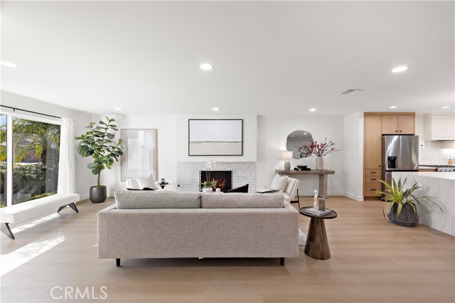 Detail Gallery Image 13 of 57 For 21361 Lemontree Ln, Huntington Beach,  CA 92646 - 5 Beds | 4 Baths