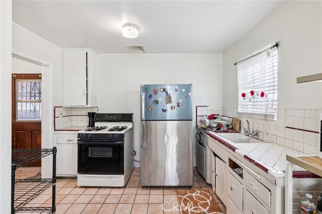 Detail Gallery Image 10 of 23 For 2938 Oakwood, Lynwood,  CA 90262 - 2 Beds | 1 Baths