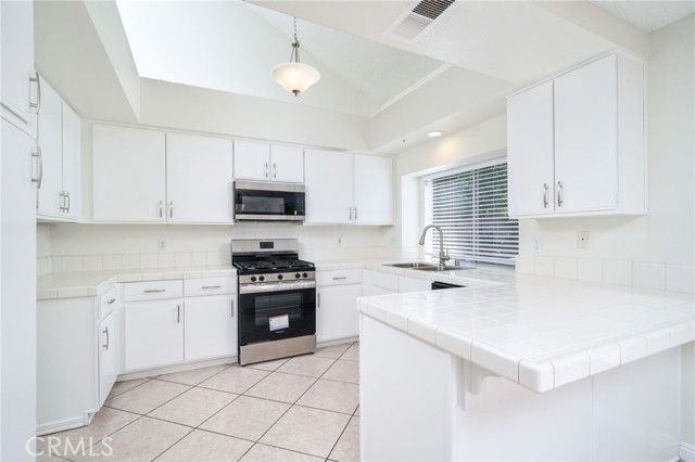11500 Winery Drive, Fontana CA: https://media.crmls.org/medias/b4a9a61e-7fa0-488e-8ad5-45692b2fd416.jpg