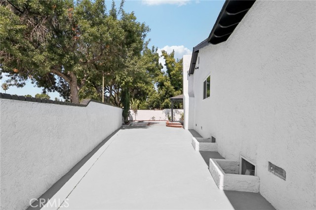 15631 Harvest Street, Granada Hills CA: https://media.crmls.org/medias/b4a9bc0e-cb61-4604-ac66-99717fb502fe.jpg