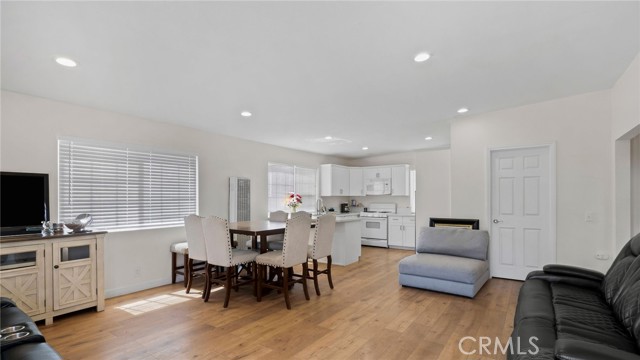 8035 Santa Rita Street, Corona CA: https://media.crmls.org/medias/b4a9d1c8-b20c-42cc-bad4-3445aebd1651.jpg