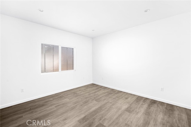 Detail Gallery Image 11 of 13 For 7044 White Oak a,  Van Nuys,  CA 91406 - 3 Beds | 2 Baths