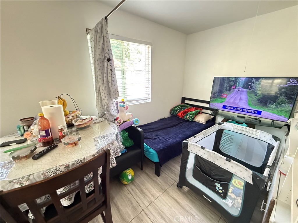 https://media.crmls.org/medias/b4ab0137-2350-42df-83b0-8b8db4c093d9.jpg?preset=X-Large