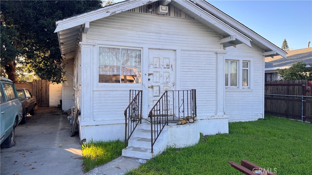 1701 Gardenia Avenue, Long Beach, CA 90813