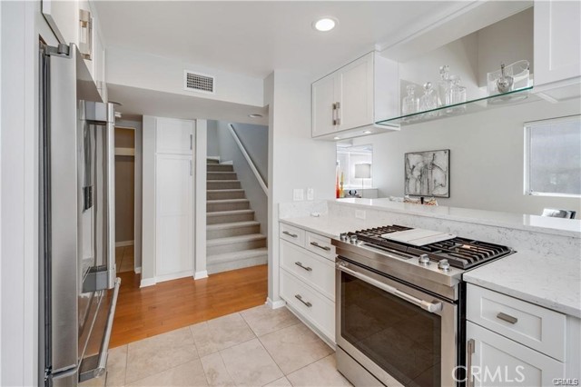 Detail Gallery Image 7 of 22 For 505 .5 Poinsettia Ave, Corona Del Mar,  CA 92625 - 2 Beds | 2/1 Baths