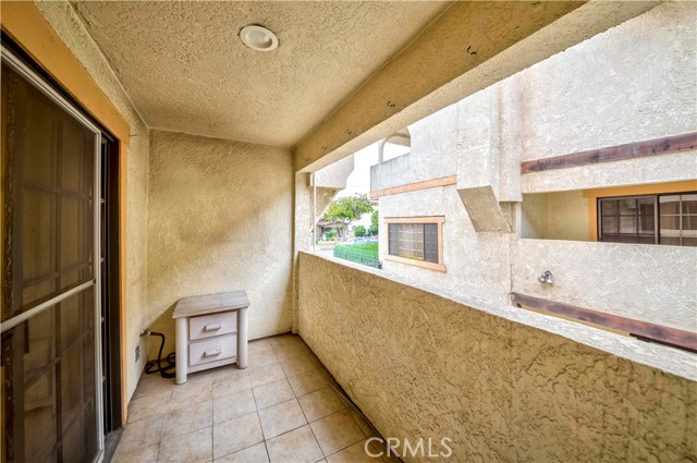 215 N Maple Avenue, Montebello CA: https://media.crmls.org/medias/b4ab9d13-732e-473f-b03a-eac7e31c8d36.jpg