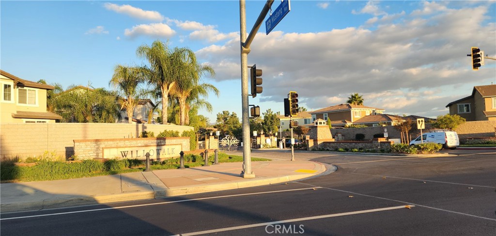https://media.crmls.org/medias/b4ac4ecd-291d-40e4-9b38-8be483db1e5a.jpg?preset=X-Large
