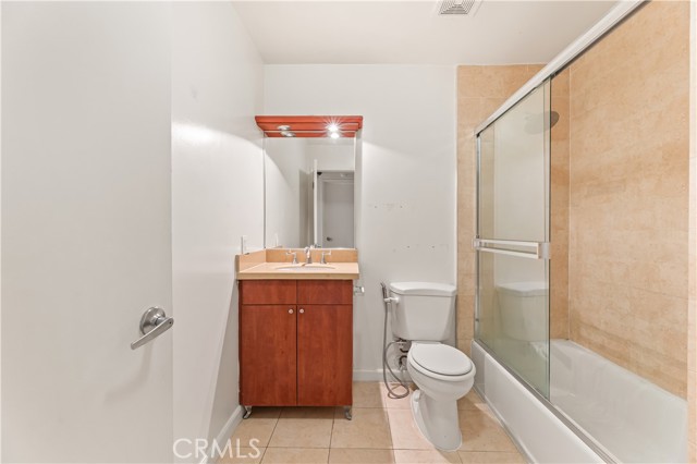 20327 Saticoy Street, Winnetka CA: https://media.crmls.org/medias/b4ac517c-4ade-42a7-ae67-6daf6df05f54.jpg