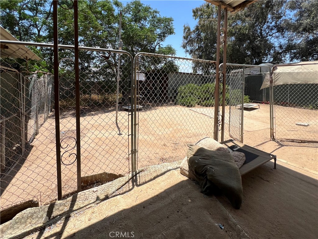 https://media.crmls.org/medias/b4ad3985-ae0b-4e02-a956-fac38ff49282.jpg?preset=X-Large