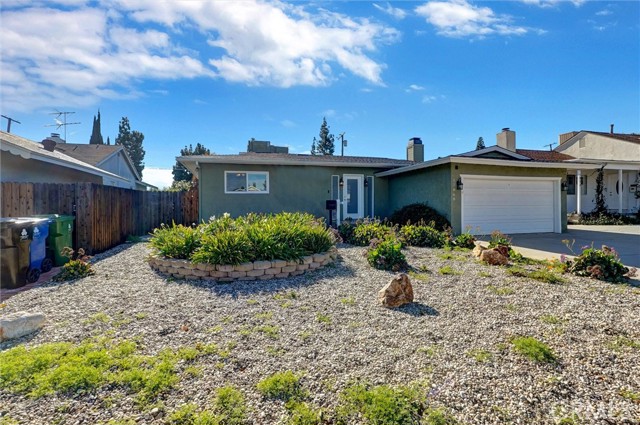 Detail Gallery Image 3 of 31 For 17068 Celtic, Granada Hills,  CA 91344 - 3 Beds | 2 Baths