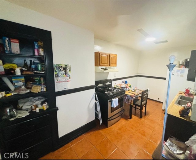 Detail Gallery Image 2 of 8 For 819 N Gordon St, Pomona,  CA 91768 - – Beds | – Baths