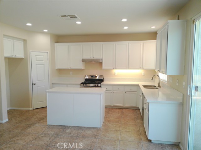 Detail Gallery Image 5 of 19 For 2545 Cattail Pl, Palmdale,  CA 93551 - 4 Beds | 2/1 Baths