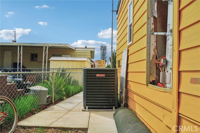 2930 W Rialto ave, Rialto CA: https://media.crmls.org/medias/b4ae1173-8c4b-4a95-b7f0-98cfdfdded58.jpg