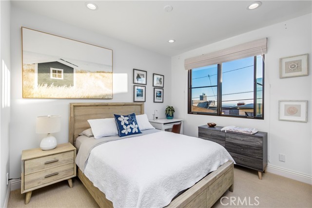 Detail Gallery Image 17 of 28 For 320 33rd, Manhattan Beach,  CA 90266 - 3 Beds | 4 Baths