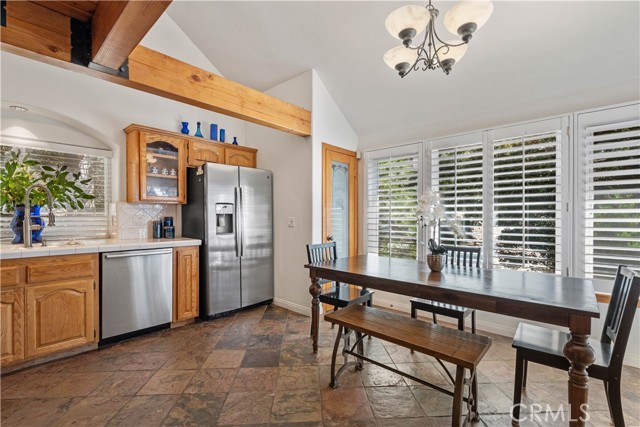1088 Nadelhorn Drive, Lake Arrowhead CA: https://media.crmls.org/medias/b4afbad1-6cd2-4879-9c62-d78df4d1993e.jpg