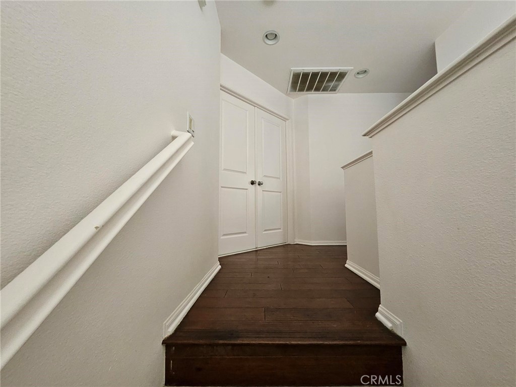 https://media.crmls.org/medias/b4b03ac5-9c56-4f81-91dd-9ad7a787849f.jpg?preset=X-Large