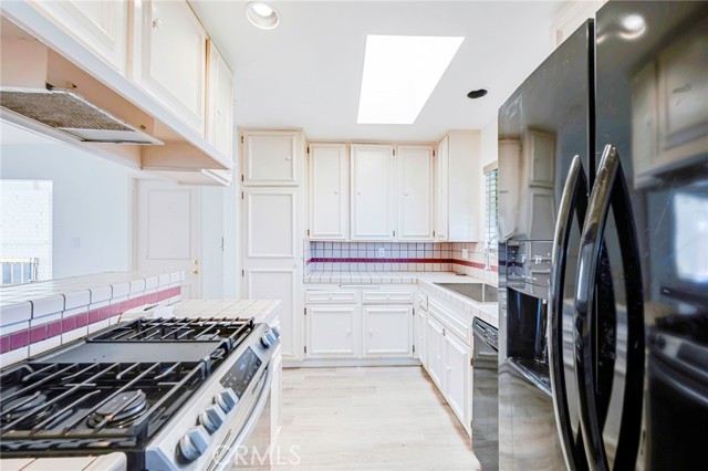 19342 Salmon Lane, Huntington Beach CA: https://media.crmls.org/medias/b4b06792-ae62-430c-9e2c-80f75cc837a6.jpg