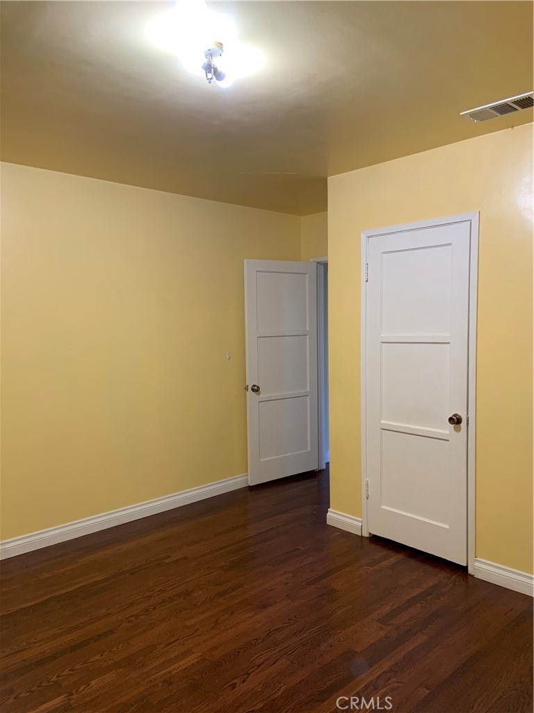 https://media.crmls.org/medias/b4b0d1e1-bfa4-4781-a37a-644bdbcbaa9d.jpg?preset=X-Large