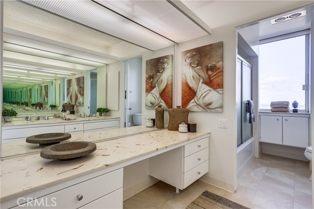 2999 E Ocean Boulevard, Long Beach CA: https://media.crmls.org/medias/b4b1de80-fa85-4505-8401-d961b4d8d2df.jpg