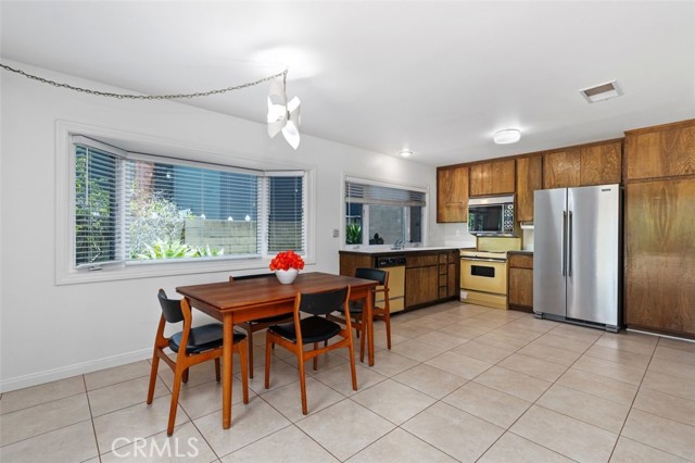 5391 Glenstone Drive, Huntington Beach CA: https://media.crmls.org/medias/b4b1e541-4fac-4527-9e32-18efadfdb31e.jpg