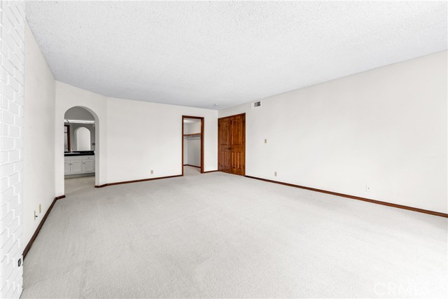 6222 Riviera Circle, Long Beach CA: https://media.crmls.org/medias/b4b22010-449e-4d72-b155-f104654b5662.jpg