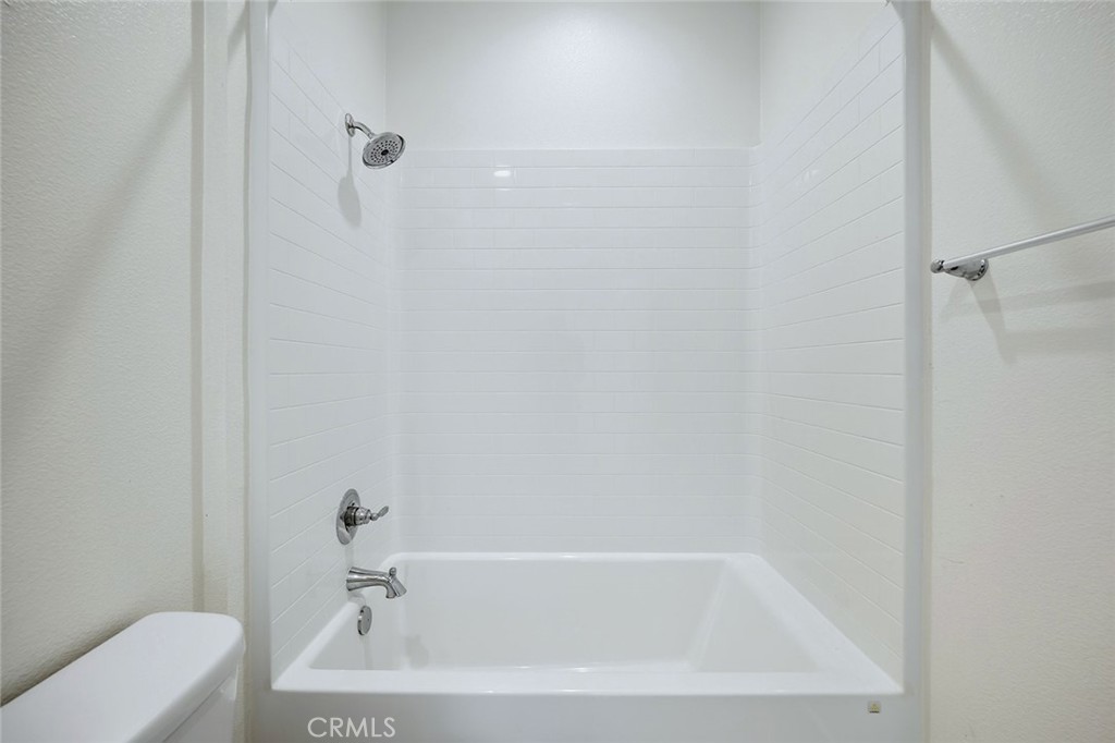 https://media.crmls.org/medias/b4b2299c-ca84-44ce-a00c-2d2ec500d9b2.jpg?preset=X-Large
