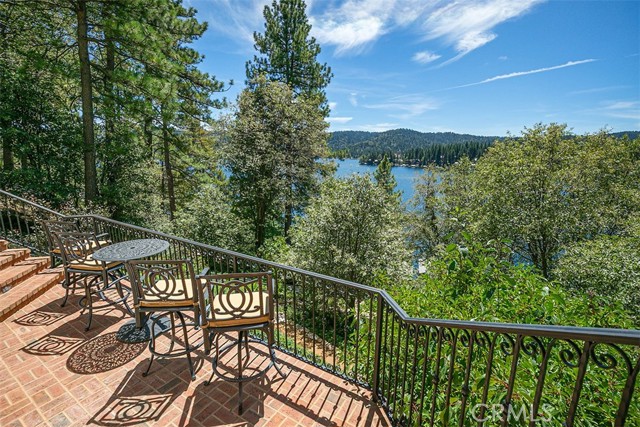 28087 North Shore Road, Lake Arrowhead CA: https://media.crmls.org/medias/b4b29c3b-8451-4e22-9419-b22bea6790f0.jpg