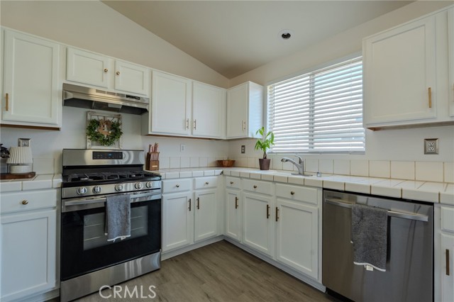 Detail Gallery Image 3 of 38 For 3918 Parkside Ct, Rosamond,  CA 93560 - 4 Beds | 2 Baths