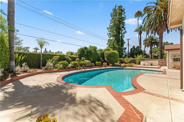 4811 Heaven Avenue, Woodland Hills CA: https://media.crmls.org/medias/b4b30544-4882-456c-a182-50ba6a6b0bc9.jpg
