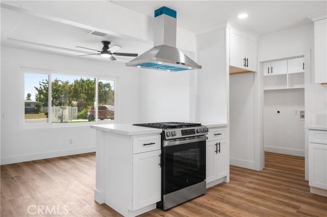424 E Victoria Street, Rialto CA: https://media.crmls.org/medias/b4b34880-57ac-4ee5-bb1c-389bb6656d94.jpg