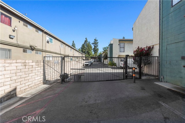 11107 Arminta Street, Sun Valley CA: https://media.crmls.org/medias/b4b3df90-e92d-4ed6-b337-acc849636639.jpg