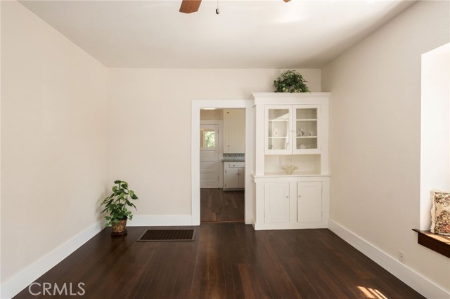 Detail Gallery Image 7 of 18 For 221 Woodworth Ave, Clovis,  CA 93612 - 2 Beds | 1 Baths