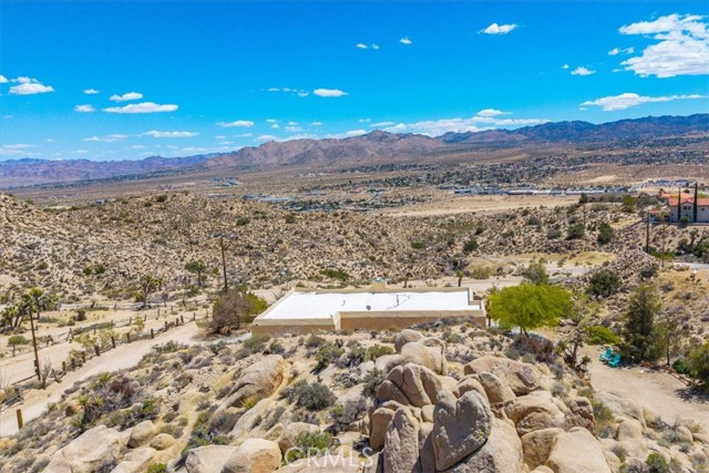 57710 Bandera Road, Yucca Valley CA: https://media.crmls.org/medias/b4b45084-03e1-48e0-9b6f-5775765a5627.jpg