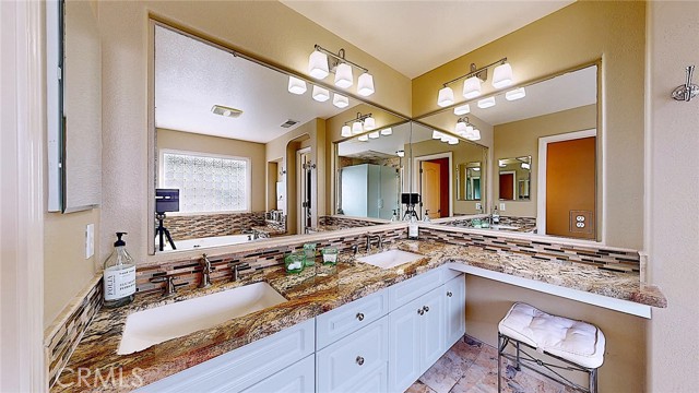 223 Vintage Drive, Turlock CA: https://media.crmls.org/medias/b4b45d50-45e2-488d-a19c-1c10d4d0c400.jpg