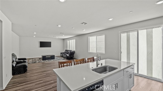 15565 Avenger Drive, Moreno Valley CA: https://media.crmls.org/medias/b4b4bcc3-9d33-48cb-a724-38fc791f26ae.jpg