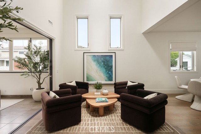 412 1/2 Goldenrod Avenue, Corona del Mar CA: https://media.crmls.org/medias/b4b578e0-c8bf-4456-992b-5818931a9128.jpg