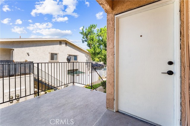 Detail Gallery Image 4 of 27 For 1382 via Santiago, Corona,  CA 92882 - 2 Beds | 1 Baths