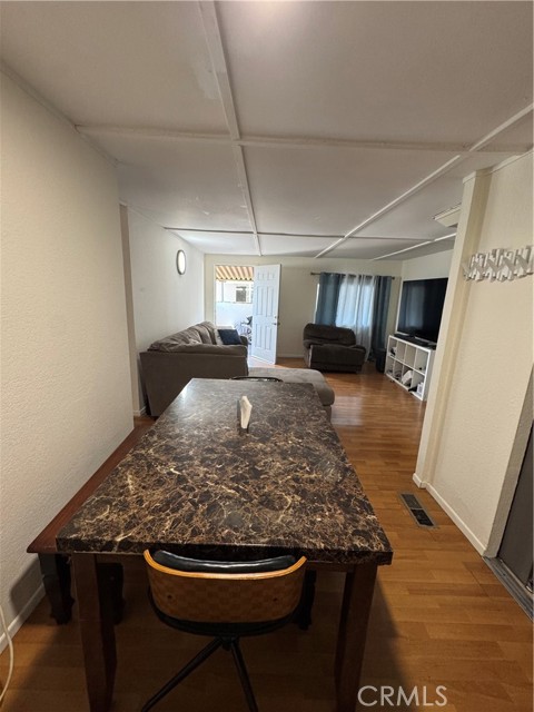 Detail Gallery Image 5 of 14 For 17225 Valley #10,  Fontana,  CA 92335 - 3 Beds | 2 Baths