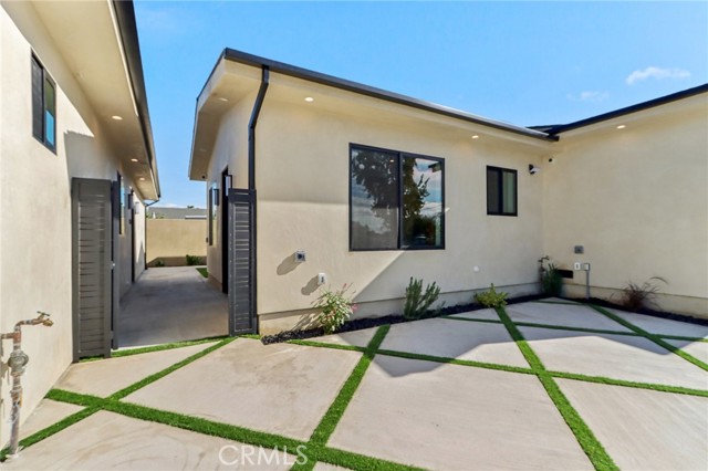 Detail Gallery Image 6 of 72 For 8006 Lloyd Ave, North Hollywood,  CA 91605 - 7 Beds | 6 Baths