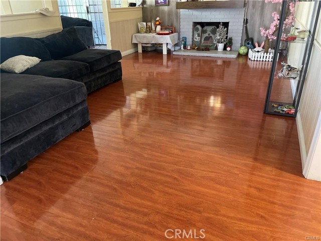 Detail Gallery Image 2 of 18 For 521 S Western Ave, Santa Ana,  CA 92703 - 4 Beds | 2 Baths