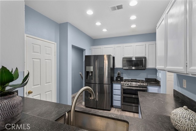 B4b96e98 F9af 46d3 A9ea 4ac7be303f64