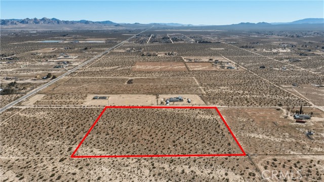 Detail Gallery Image 5 of 13 For 10384 Locust, Lucerne Valley,  CA 92356 - – Beds | – Baths