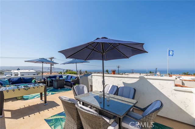 1025 8th Place, Hermosa Beach, California 90254, 4 Bedrooms Bedrooms, ,2 BathroomsBathrooms,Residential,Sold,8th,SB23026032