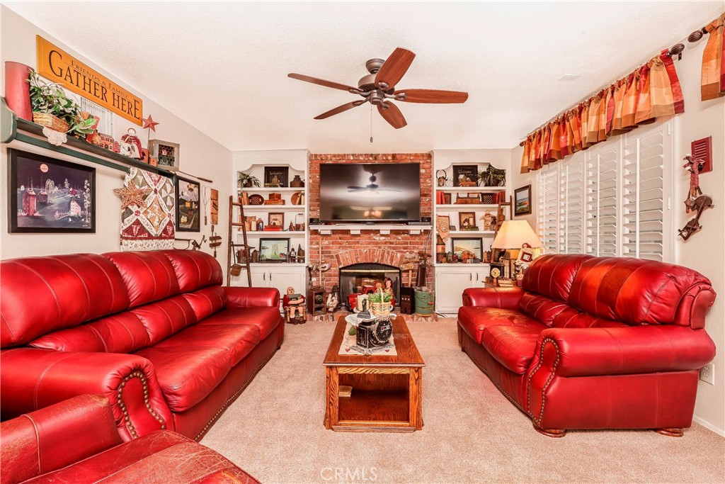 https://media.crmls.org/medias/b4ba587e-0b79-4444-8ad6-aba770b0d0fc.jpg?preset=X-Large