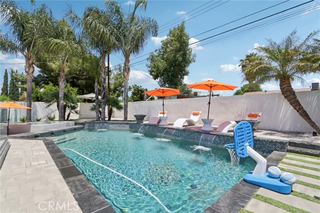10418 Rubio Avenue, Granada Hills CA: https://media.crmls.org/medias/b4ba67f2-db8a-4543-9769-6c81fdd59c51.jpg