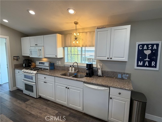 Detail Gallery Image 7 of 36 For 80 Huntington #218,  Huntington Beach,  CA 92648 - 3 Beds | 2 Baths