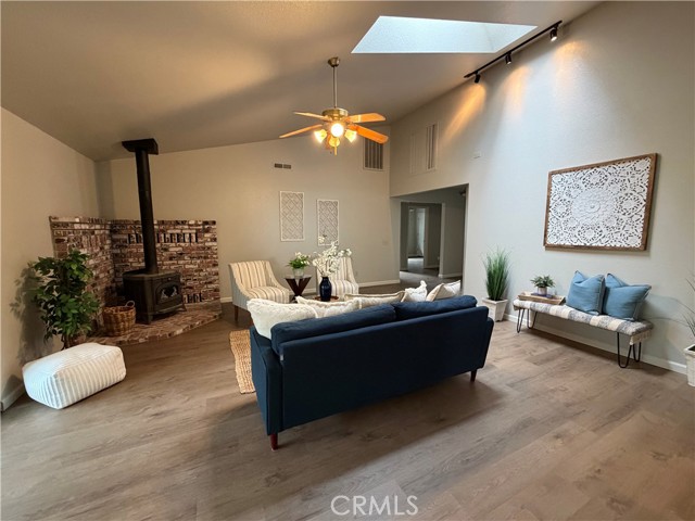 Detail Gallery Image 7 of 30 For 1036 Gateway Ln, Chico,  CA 95926 - 3 Beds | 2/1 Baths