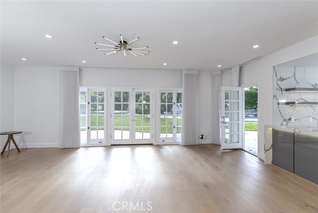 Detail Gallery Image 27 of 74 For 6037 Little Oak Ln, Woodland Hills,  CA 91367 - 5 Beds | 5 Baths
